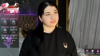 MissMillss - there's a whore sitting there having a nice chat.