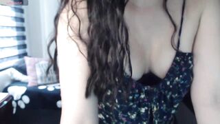 prettywoman_lm - A lush young woman sweetly chatting teasing on camera.