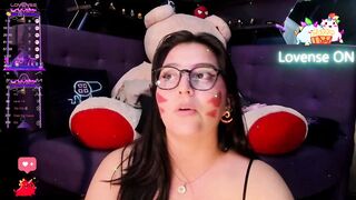 Kyome_ -The babe with glasses is sweetly socializing and enjoying the lavender in her pussy