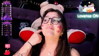 Kyome_ -The babe with glasses is sweetly socializing and enjoying the lavender in her pussy