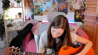 ShikiRemi - a girl playing guitar in a chat room