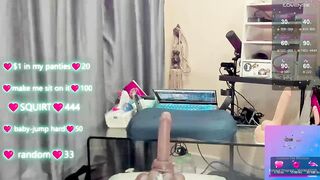 na_ti777 - A milf fucks herself with a dildo on camera.