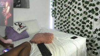 daren_paulina -Naked mulatto sits naked chatting and