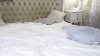 Santta_Monica - Charming blondie sweetly chatting lying on the bed with lavens in her pussy