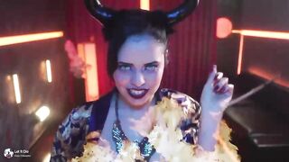 alessa_goreng - Horny slut with small tits dances passionately in front of the camera