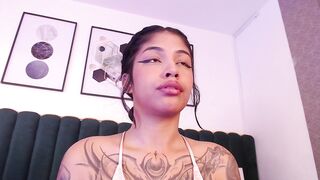 JuliaRose_ks - Mulatta in tattoos sweetly chatting showing her big ass and masturbating her pussy