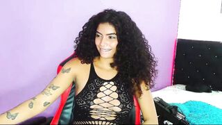 kity_XC -Curly babe sweetly chats and teases her sweet figure in front of the camera