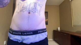 joshbanks97 - a guy shows his hairy pubes and his tattooed body and chats.