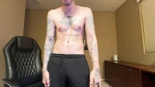 joshbanks97 - a guy shows his hairy pubes and his tattooed body and chats.