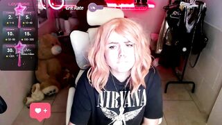 AmandaSLE - Student with pink hair sweetly chatting and teasing in front of the camera