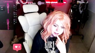 AmandaSLE - Student with pink hair sweetly chatting and teasing in front of the camera