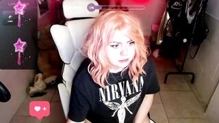 AmandaSLE - Student with pink hair sweetly chatting and teasing in front of the camera