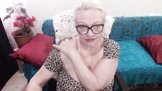 xHoneyLadyx - Milf with big tits in glasses sweetly chatting and teasing