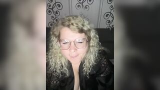 CurvyAnonymousGirl89 - Curly milf chats cutely with chat and doesn't show herself naked