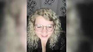 CurvyAnonymousGirl89 - Curly milf chats cutely with chat and doesn't show herself naked