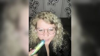 CurvyAnonymousGirl89 - Curly milf chats cutely with chat and doesn't show herself naked