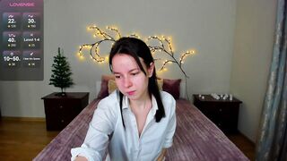 RachaelLenee - [Young brunette sweetly chatting and teasing in front of the camera