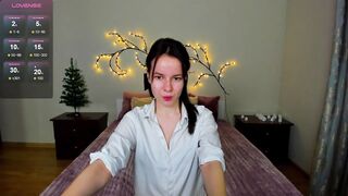 RachaelLenee - [Young brunette sweetly chatting and teasing in front of the camera