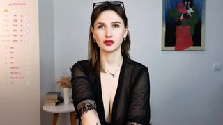 melissa_kisses - A young woman is sweetly chatting in a beautiful robe and teasing in front of the camera