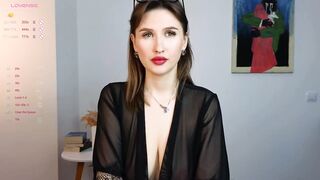 melissa_kisses - A young woman is sweetly chatting in a beautiful robe and teasing in front of the camera