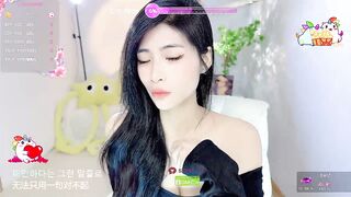 Vaidurya-Yolo - [Young Asian girl sweetly chatting and teasing in front of the camera