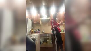 Flossy_Vettie - Young housewife sweetly chatting on camera and cooking food