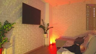 i_n_d_i_c_a - Очаровательная малышка мило болтает и дразнится перед камерой