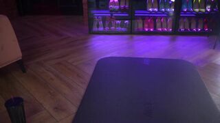 eva_fashionista - Красотка дразнит своей прекрасной фигурой перед камерой