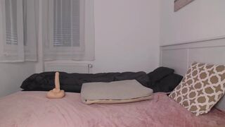 princessjasmine_18 - Развратная красотка мило общается в красивом нижнем белье и дразнится перед камерой