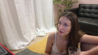 danielaxmonteiro - Малышка мило болтает и развлекается.