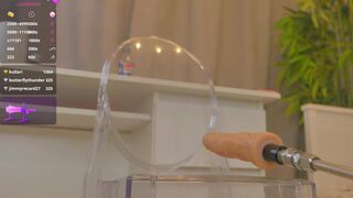 luckystrikee_ - Шлюха с большой жопой трахается с резиновым членом и получает колоссальное удовольствие