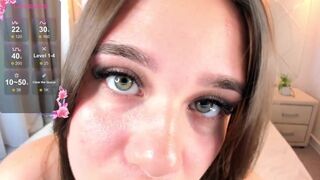 adorablairs - Малышка дразнится перед камерой и мило болтает.