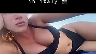 белла торн 16 - красотка в нижнем белье дразнится на камеру