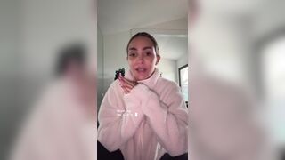 Фрэнки Бридж - Молодая красотка общается и не хочет раздеваться.