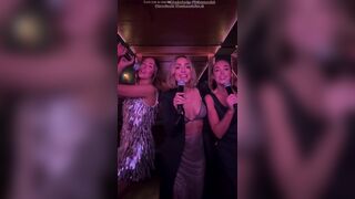 Фрэнки Бридж - Три красотки поют в караоке-зале и снимают себя на камеру