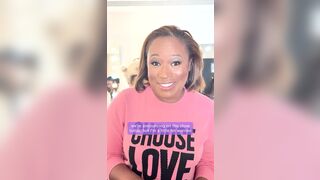 Фрэнки Бридж - Пышная мулатка в одежде дразнит камеру.