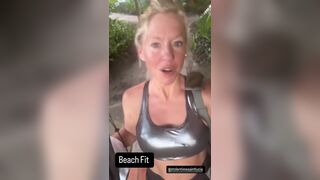 Гейл Эммс - Мильфочка снимает себя после занятий спортом.