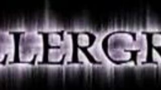 британское порно 00-х - молодая шлюха с большими сиськами ублажает негра в луже