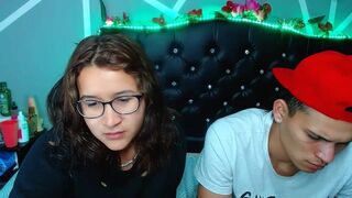 HotLoveSexy69 - Ребята мило общаются и дразнят камеру своим страстным общением.