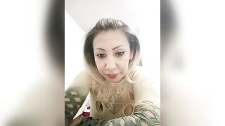 coral_smitth -A milf teasing in front of the camera and having a nice chat