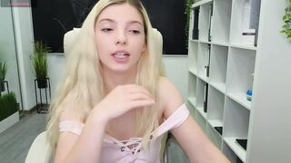 Anelie19_ -  student in nice lingerie chatting in a chat room