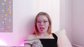 esme_luv -  girl chatting sweetly.