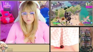 Alison__evans - pretty girl playing a game