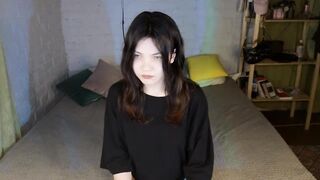 Hot_CrazyGirl - a girl sits and chats