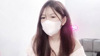 tanhxiu -  cute Chinese girl chatting in a chat room