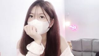 tanhxiu -  cute Chinese girl chatting in a chat room