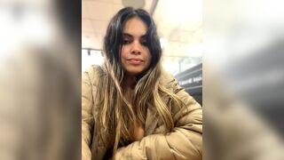 melanny10 - Молодая латиноамериканка с большими сиськами на работе дразнится перед камерой и мило болтает с чатом