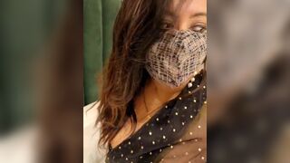 Indian_Lisa - Грудастая латиноамериканка с большими сиськами дразнится на камеру и мило болтает