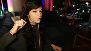 Gia_Hill - Молодые лесбиянки мило общаются и дразнятся перед камерой