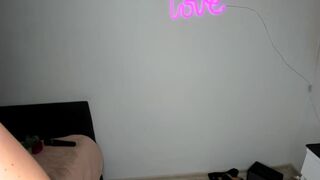 _Bitch_Coin_ - Развратная красотка в сексуальном нижнем белье мило болтает и дразнится перед камерой